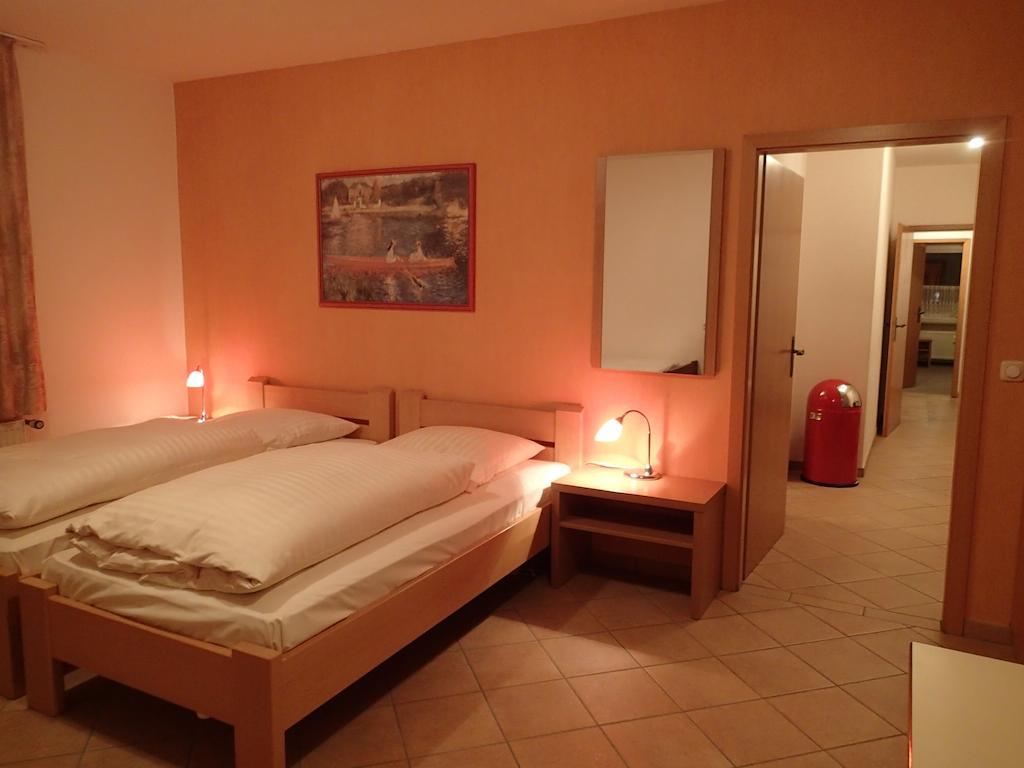 Schapers Ferienwohnungen Emmerthal Ruang foto